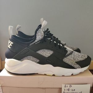 2018 nike haurache run ultra se "Oreo."